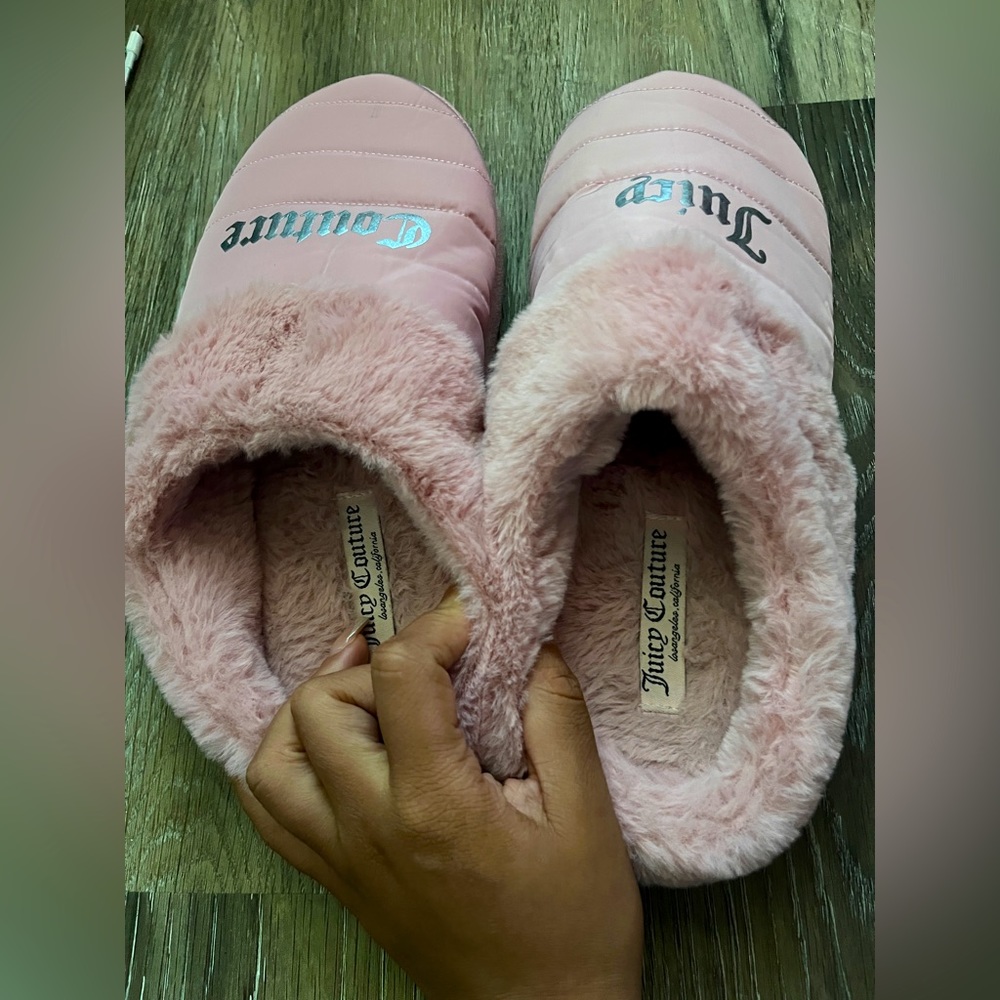 Juice Couture Womens Pink Fuzzy Spell Out Slippers Size Large 9/10
